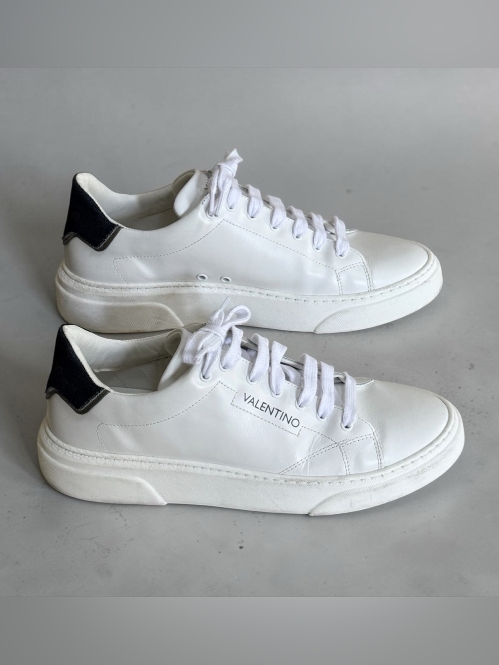 Valentino Garavani Men’s White Leather Low-Top Sneakers with Black Heel Sz 11 44 - Picture 14 of 15